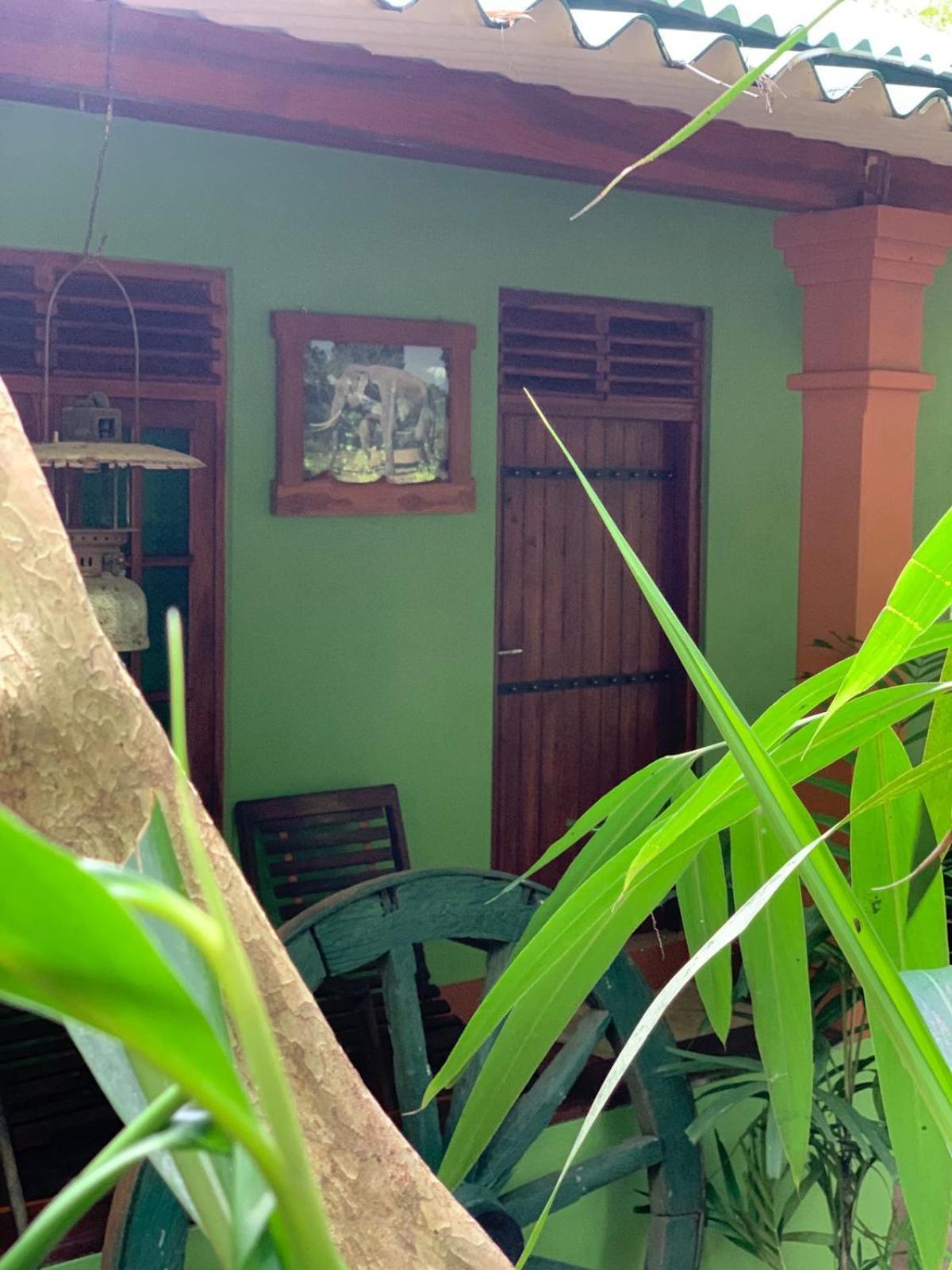 Walawa Blue Sapphire Hotel Udawalawe Exterior photo