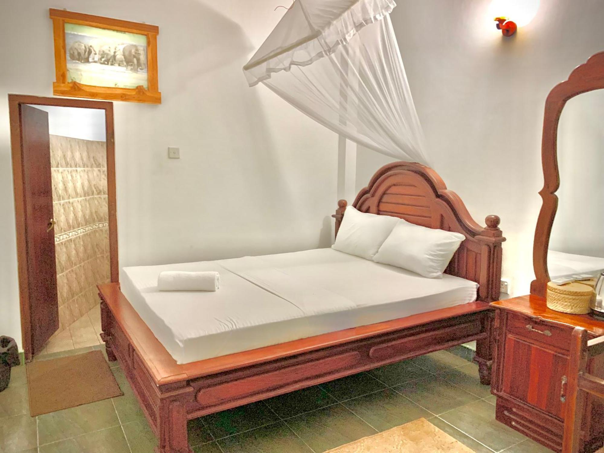 Walawa Blue Sapphire Hotel Udawalawe Exterior photo