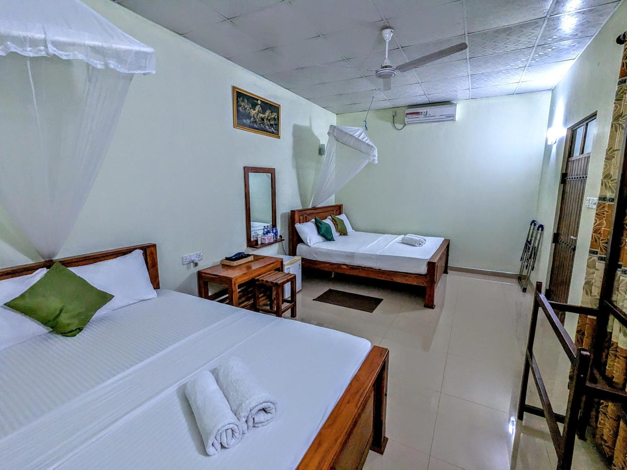 Walawa Blue Sapphire Hotel Udawalawe Exterior photo
