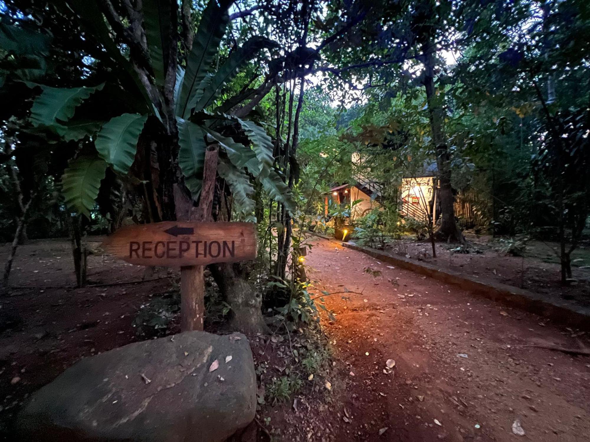 Walawa Blue Sapphire Hotel Udawalawe Exterior photo