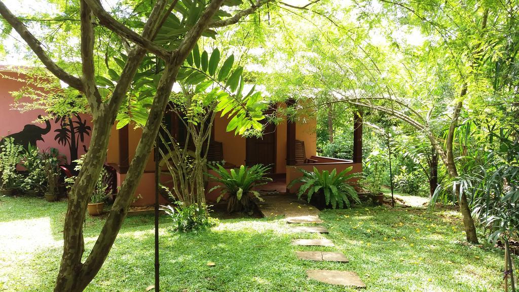Walawa Blue Sapphire Hotel Udawalawe Exterior photo